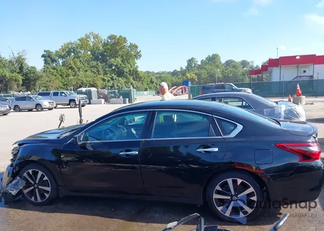 2018 Nissan Altima 2.5/S/Sv/Sl/Sr z USA, uszkodzony, nr VIN 1N4AL3AP5JC131312